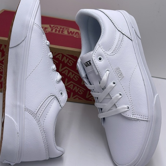 Vans WMNS Seldan (Tumble) White/White
VN0A4U2505R Sneakers - Picture 11 of 16